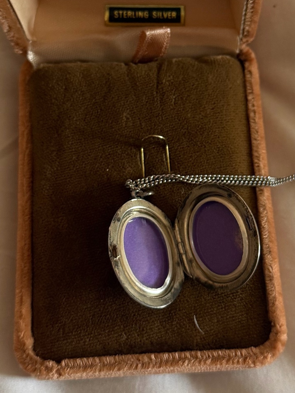 🍑 Vintage Eaton Sterling Silver Engraved Oval Locket Necklace with Velvet Box